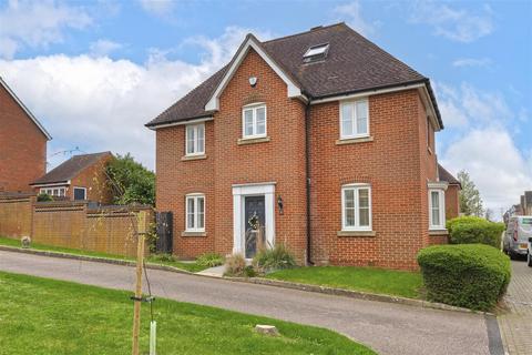 4 bedroom semi-detached house for sale, Oldfield Drive, Wouldham