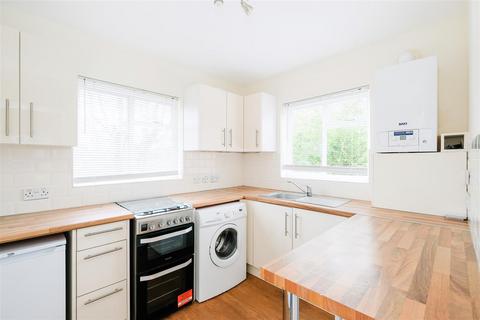 2 bedroom flat to rent, Crescent View, High Road, Loughton