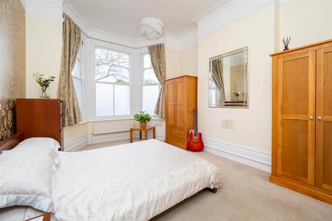 1 bedroom flat for sale, Grove Road, Sutton