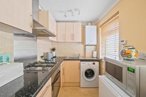 2 bedroom flat for sale, Dyne Road, London, NW6