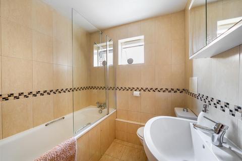 2 bedroom flat for sale, Dyne Road, London, NW6