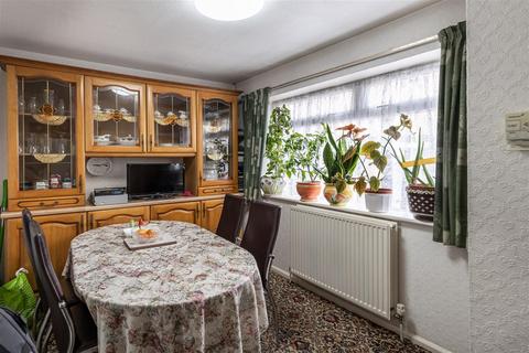 59 Pick Hill, Waltham Abbey, EN9 3LD