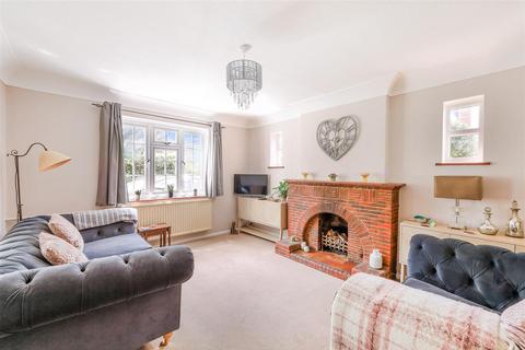 Swingletrees Dorking Road, Tadworth, KT20 5SL