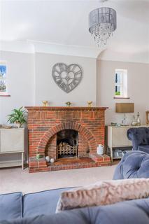 Swingletrees Dorking Road, Tadworth, KT20 5SL