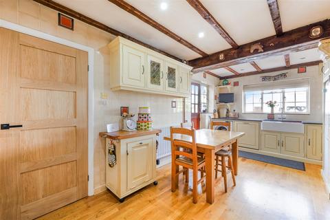 Swingletrees Dorking Road, Tadworth, KT20 5SL