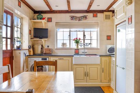 Swingletrees Dorking Road, Tadworth, KT20 5SL