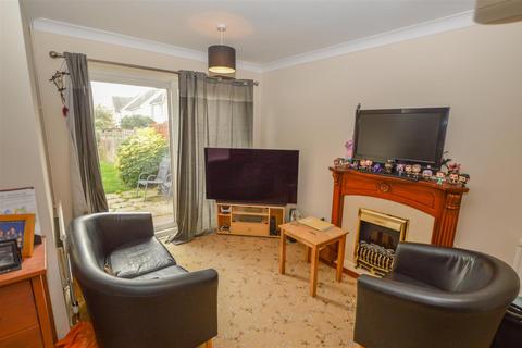 3 bedroom terraced house for sale, Floral Drive, London Colney