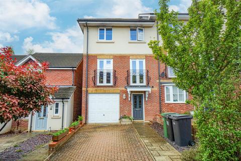 4 bedroom end of terrace house for sale, Etchingham Drive, St. Leonards-On-Sea