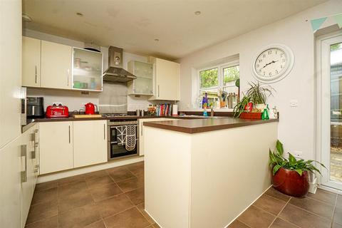 32 Etchingham Drive, St Leonards-on-sea, TN38 9AB