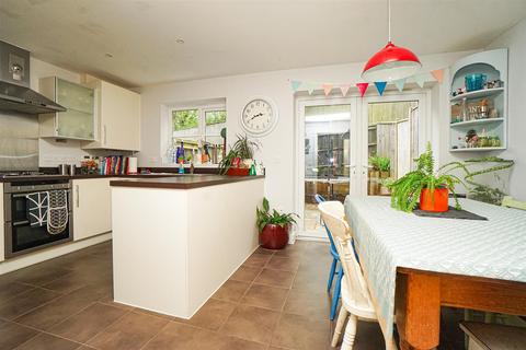 32 Etchingham Drive, St Leonards-on-sea, TN38 9AB