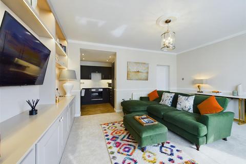 2 bedroom apartment for sale, Albion Road, Scarborough YO11