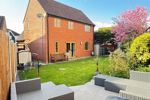 4 bedroom detached house for sale, Denham Vale, Rayleigh