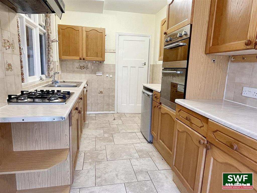 Kitchen2.jpg