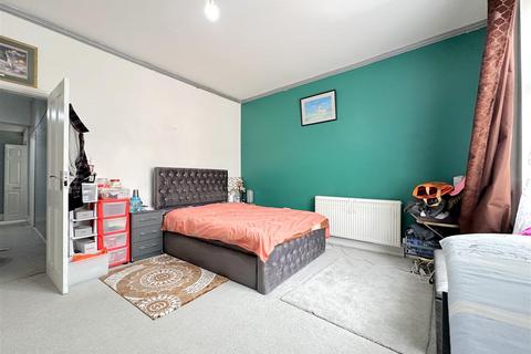 3 bedroom terraced house for sale, Cedar Road, Leicester LE2