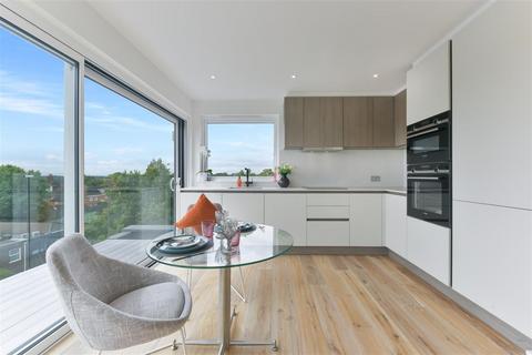 2 bedroom flat for sale, 2 Lansdowne Road, West Wimbledon SW20