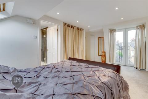 3 bedroom flat for sale, Standen Road, London