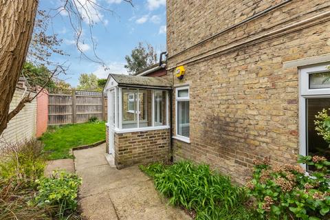106a Durham Road, London, SW20 0TL