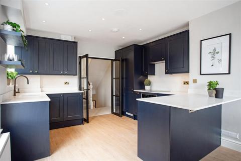 2 bedroom apartment for sale, Albert Bridge Road, Battersea SW11