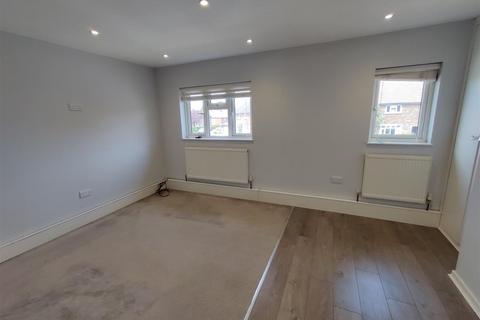 2 bedroom flat to rent, Canterbury Road, Morden, SM4