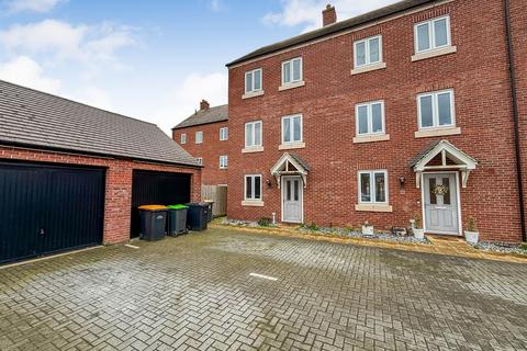 4 bedroom end of terrace house for sale, Alnwick Way, Great Denham, Bedford