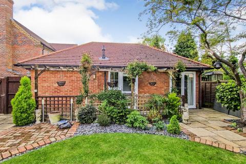 5 bedroom detached house for sale, Parklands, Bedford