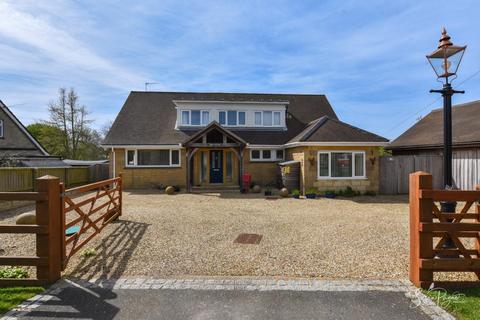4 bedroom detached bungalow for sale, Farriers Way, Shorwell