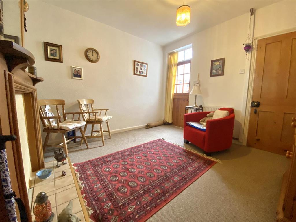 Lyth Hill Road, Bayston Hill, Shrewsbury 2 bed terraced house for sale £200,000