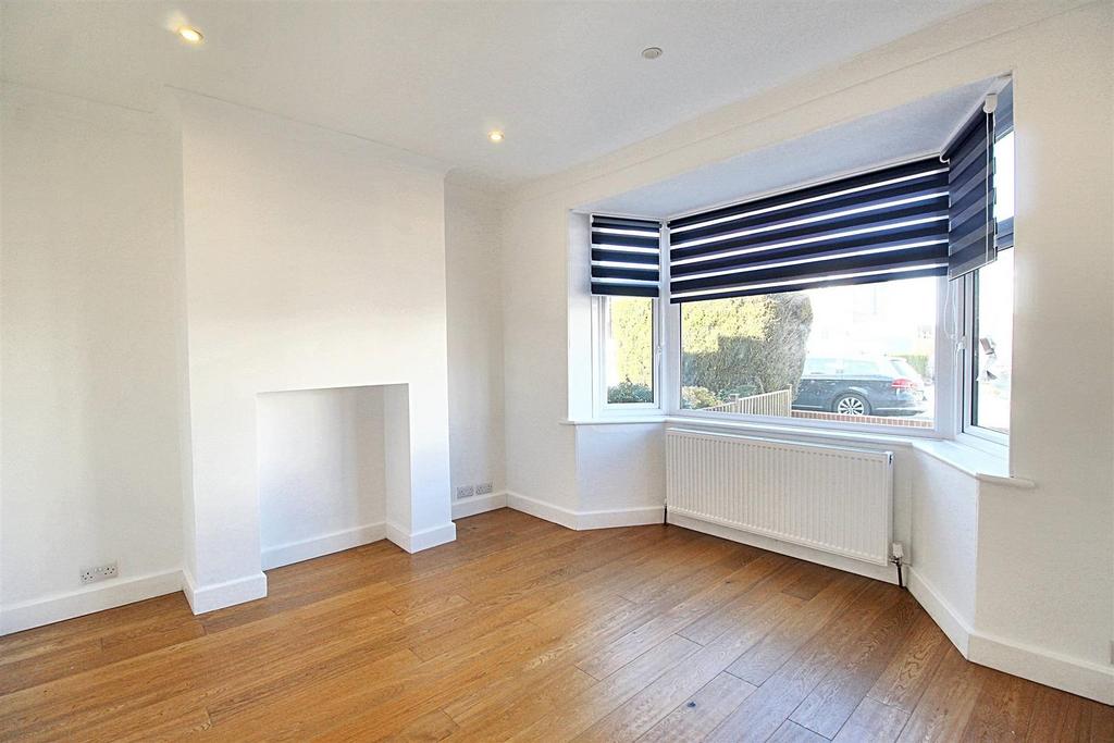 Benomley Crescent, Huddersfield 3 bed semidetached house £950 pcm (£