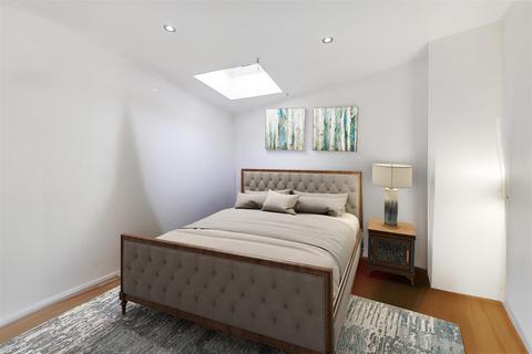 4 bedroom flat for sale, Belsize Village, Belsize Park, NW3