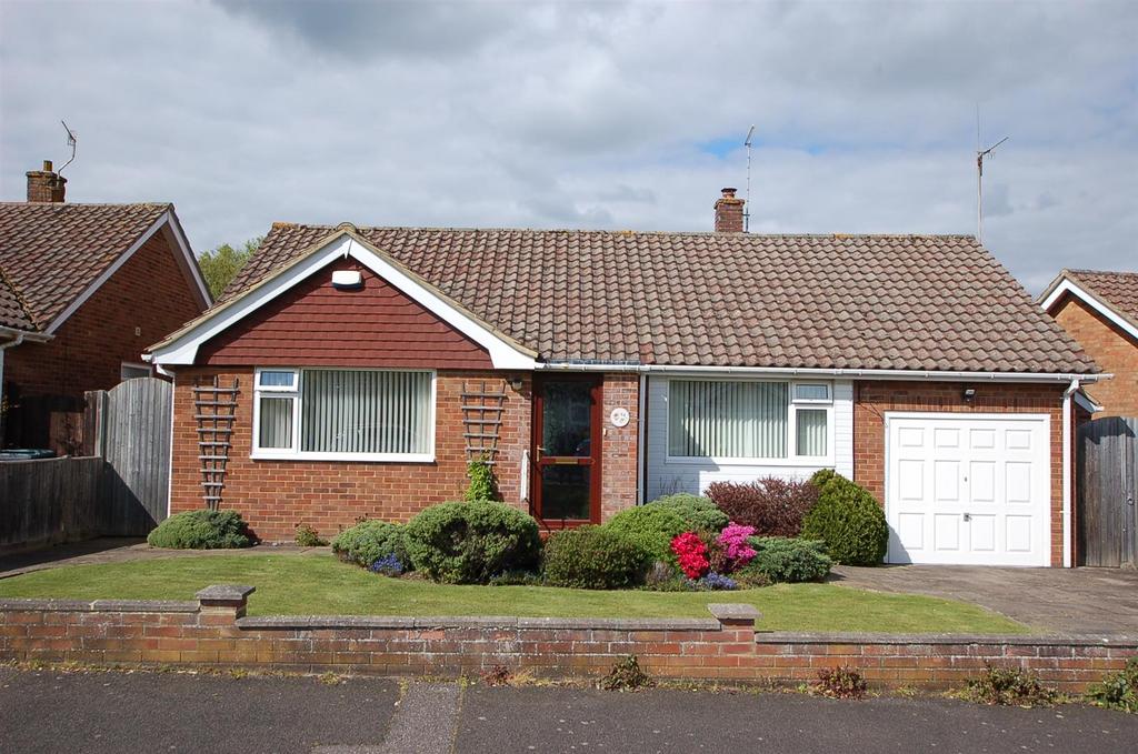 Denbeigh Drive, Tonbridge 2 bed detached bungalow £600,000