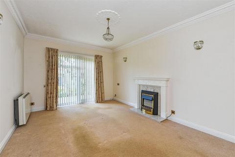 2 bedroom flat to rent, Cremorne Place, King George Avenue, Petersfield