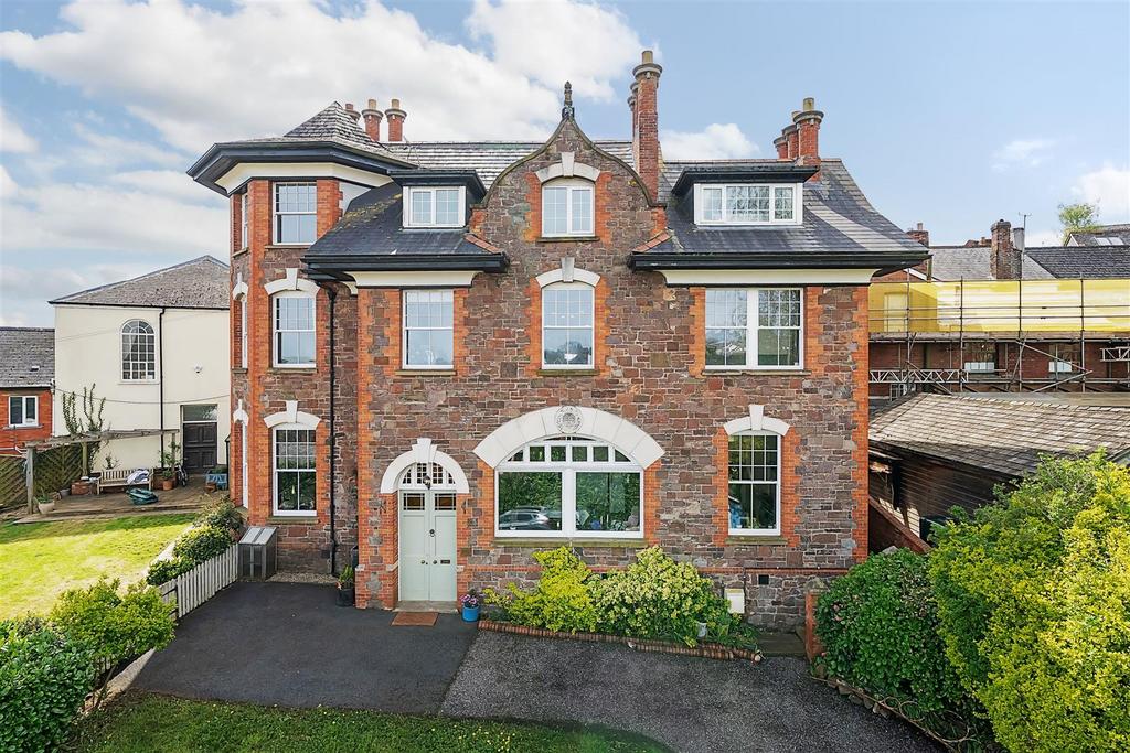 Union Road, Crediton 8 bed detached house for sale £635,000