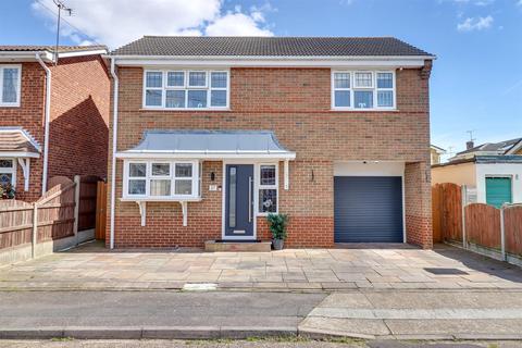 4 bedroom detached house for sale, Gainsborough Avenue, Canvey Island SS8