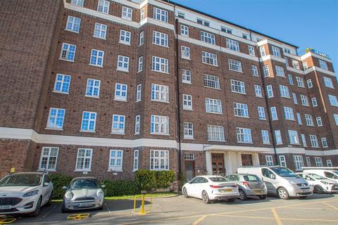 3 bedroom apartment for sale, Broadway West, Leigh-On-Sea SS9