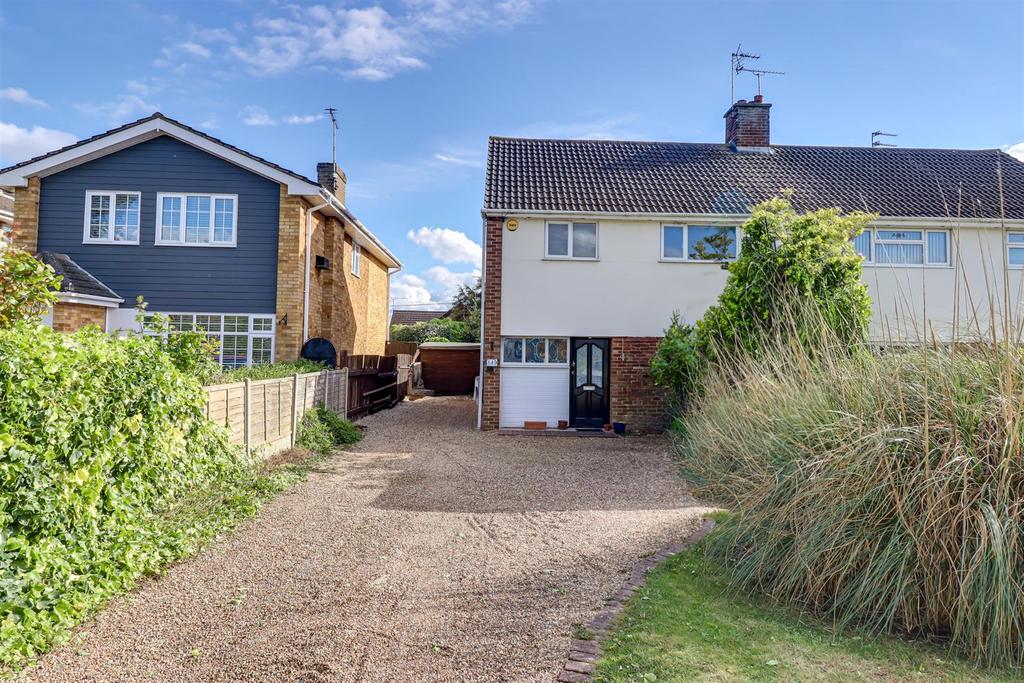 Long Road, Canvey Island SS8 3 bed semidetached house for sale £350,000