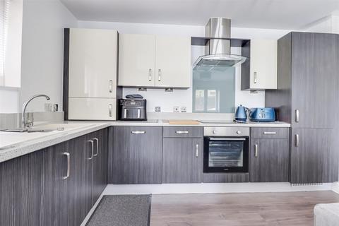 2 bedroom flat for sale, London Road, Leigh-On-Sea SS9