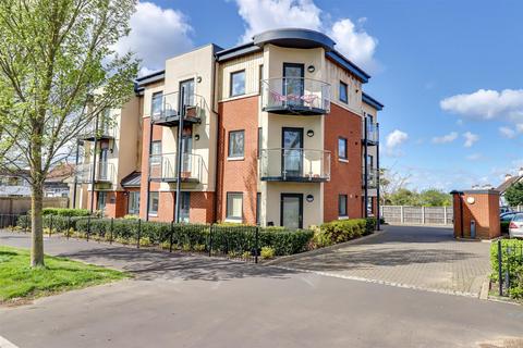 2 bedroom flat for sale, London Road, Leigh-On-Sea SS9