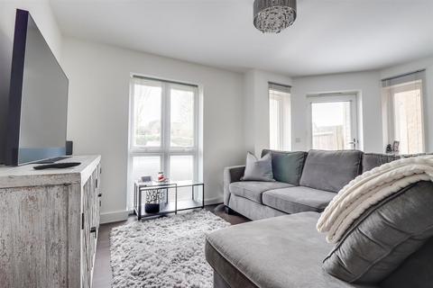 2 bedroom flat for sale, London Road, Leigh-On-Sea SS9