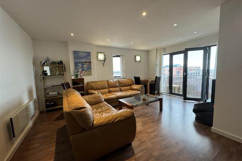 2 bedroom apartment for sale, Kings Road, Marina, Swansea