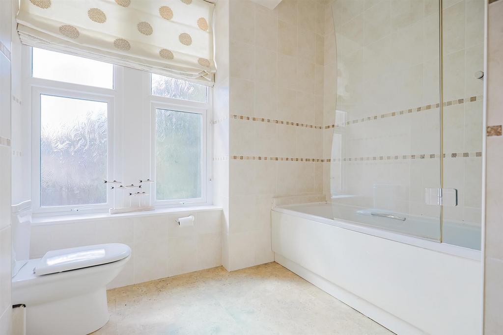 A page   19 Langland Bay Manor - Web-14.jpg