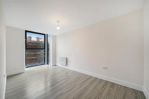2 bedroom flat to rent, Flat 5, Staines Road, Hounslow TW4
