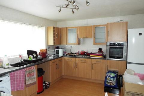 3 bedroom house to rent, Hazelwood Avenue, East Sussex BN22
