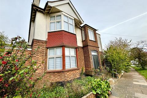 5 bedroom detached house for sale, Kenilworth Gardens, Westcliff-On-Sea