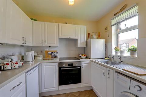 2 bedroom retirement property for sale, Fairlawns, Shoreham-By-Sea BN43