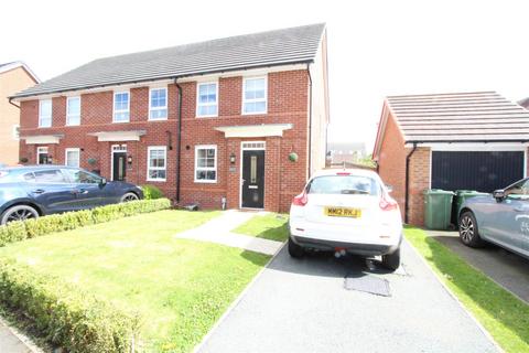 3 bedroom end of terrace house to rent, Fuchsia Road, Northwich