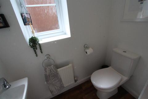 3 bedroom end of terrace house to rent, Fuchsia Road, Northwich