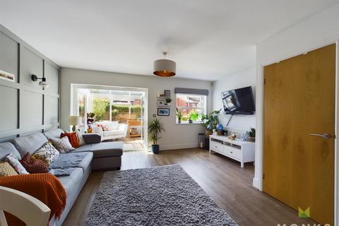 3 bedroom end of terrace house for sale, Queens Park Gardens, Oswestry