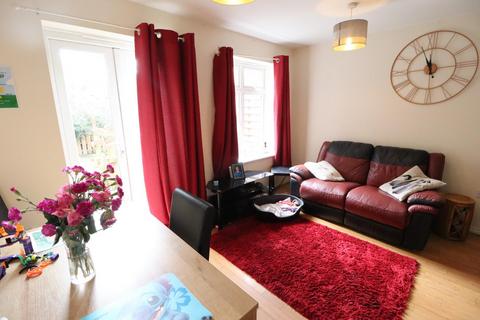 3 bedroom semi-detached house to rent, St. Margarets Avenue, Coventry CV8