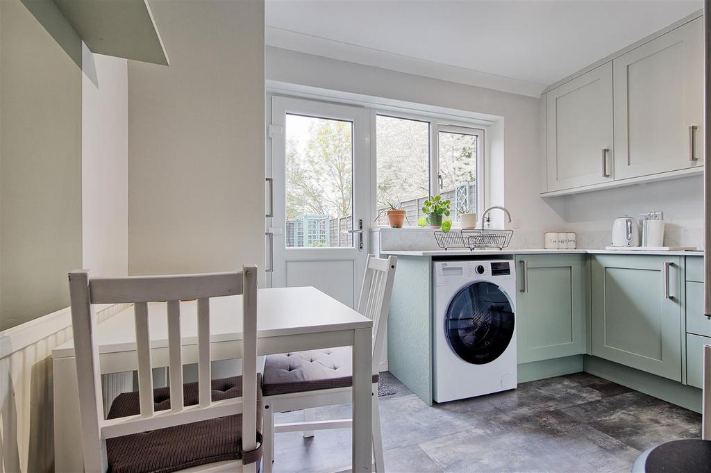 Kitchen 2.jpg