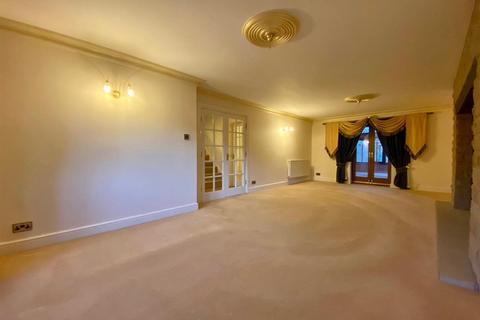 5 bedroom detached house to rent, Knowle Green, Dore, Sheffield